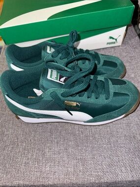 Puma Boys Easy Rider Vintage Jr Sneakers in Dark Green and White size 4.5